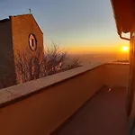 Cortona's Rooftop Nest Apartment *