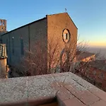 Cortona's Rooftop Nest Apartment