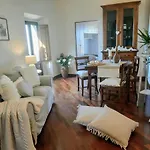 Cortona's Rooftop Nest Apartment *