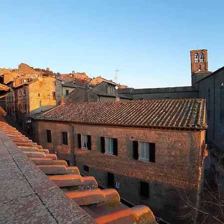 Cortona's Rooftop Nest شقة كورتونا