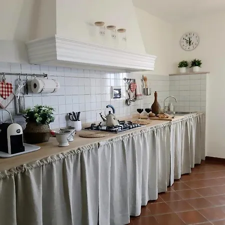 Cortona's Rooftop Nest Appartement *