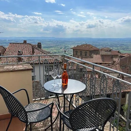 Cortona's Rooftop Nest * Cortona