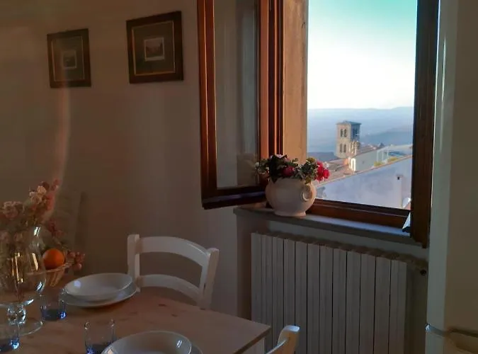 Cortona's Rooftop Nest コルトーナ