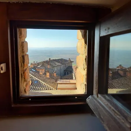 Cortona's Rooftop Nest