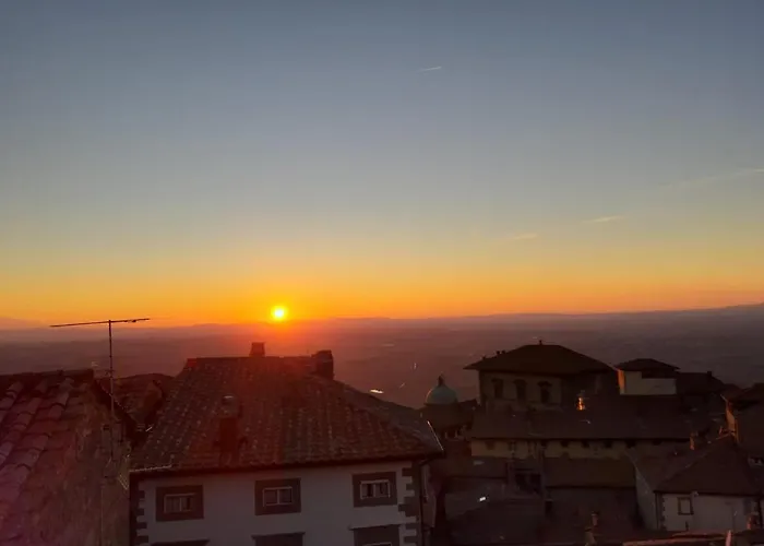 Cortona's Rooftop Nest Lägenhet