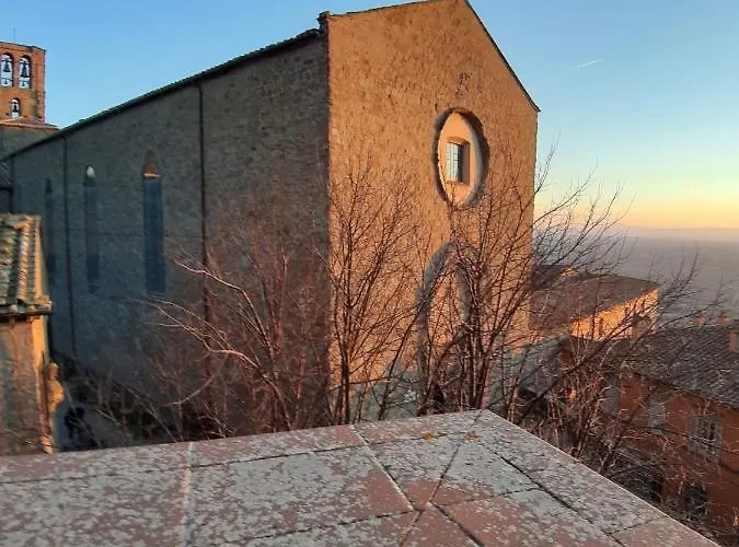 Cortona's Rooftop Nest Lägenhet